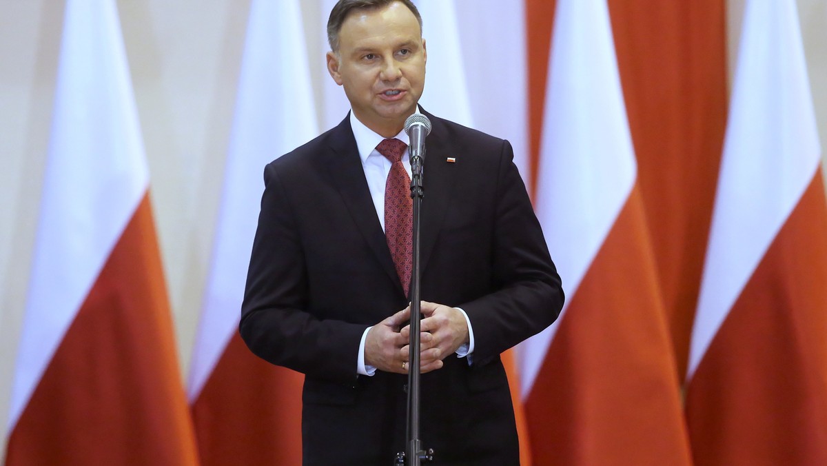 Prezydent Andrzej Duda powołał dziś sędzię SN Joannę Lemańską na stanowisko prezesa Izby Kontroli Nadzwyczajnej i Spraw Publicznych oraz sędziego SN Tomasza Przesławskiego na stanowisko prezesa Izby Dyscyplinarnej - poinformowała Kancelaria Prezydenta RP.