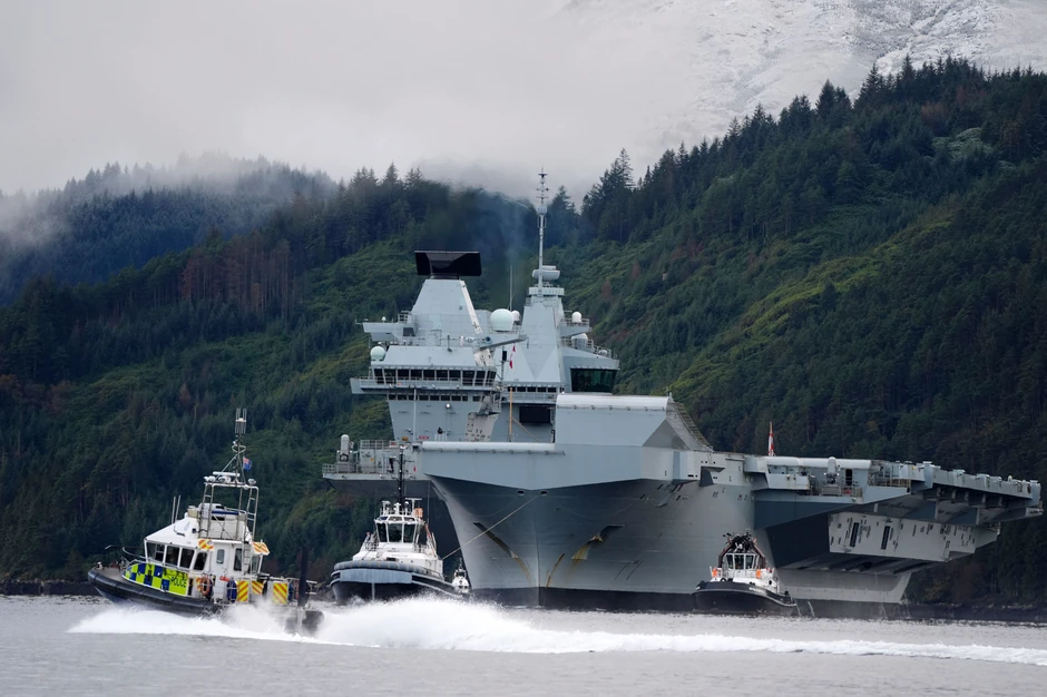 Britanski nosač aviona "HMS Princ od Velsa" u Glenmalenu u Škotskoj 22. novembra 2024.