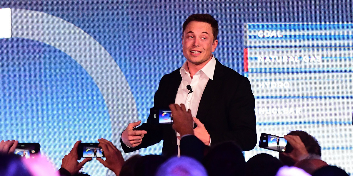 Elon Musk w 2015 roku zasugerował, że żyjemy w komputerowej symulacji