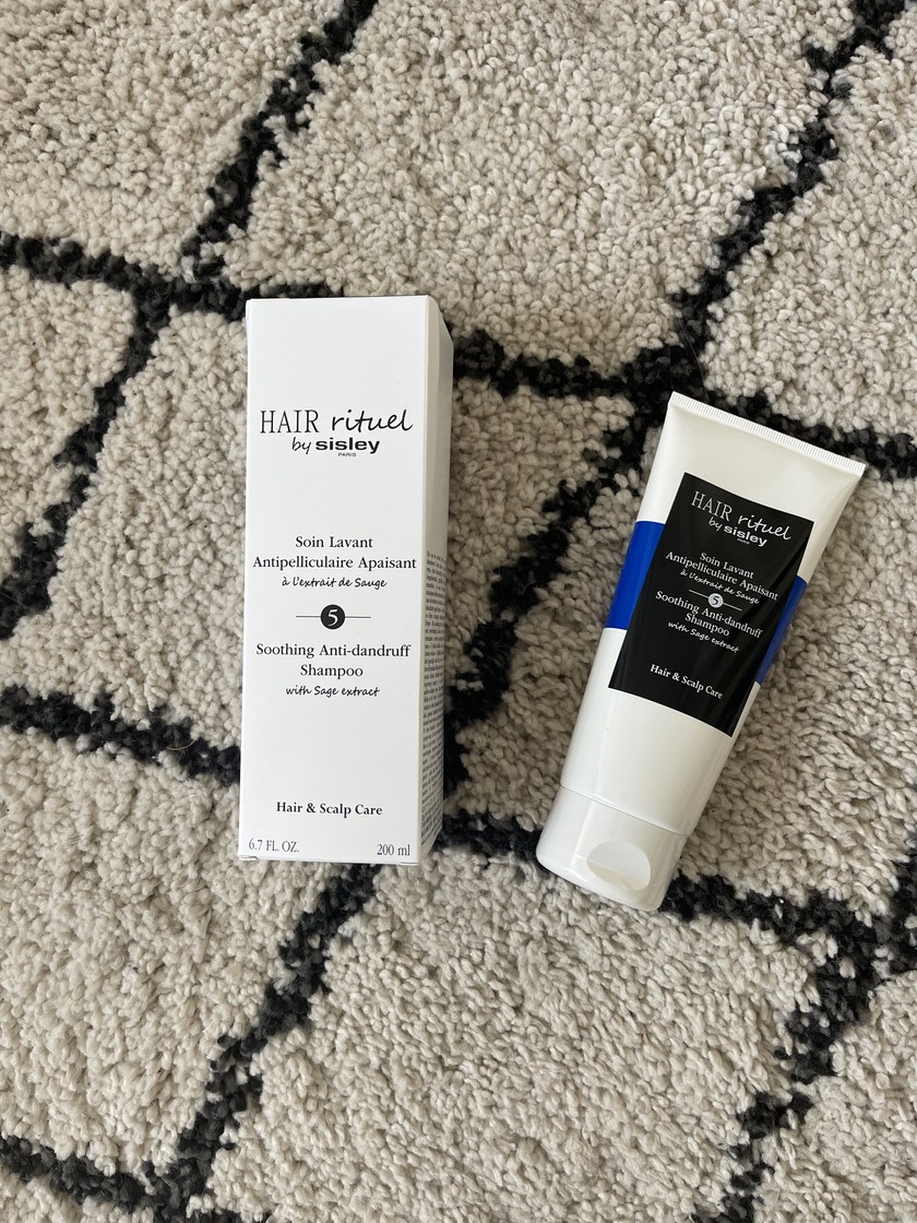 Intensives Behandlungsritual gegen juckende Kopfhaut und Schuppen: Shampoo von Hair Ritual by Sisley für 75 Franken (200ml).