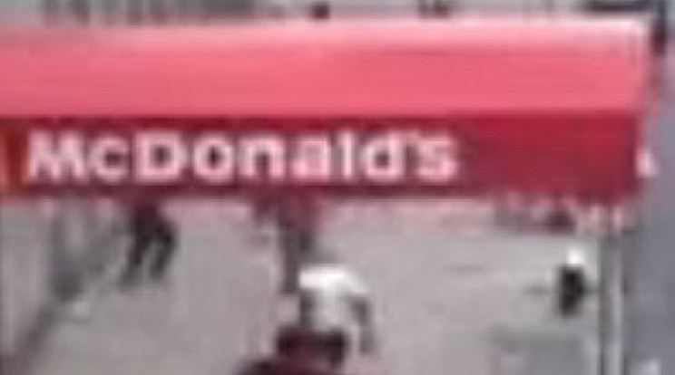A McDonald’s előtt lőtték fejbe a tinédzsert