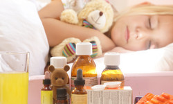 Niebezpieczne leki dla dzieci - szkodliwe działanie leków, skutki uboczne. Jakich leków, nie wolno podawać dzieciom?