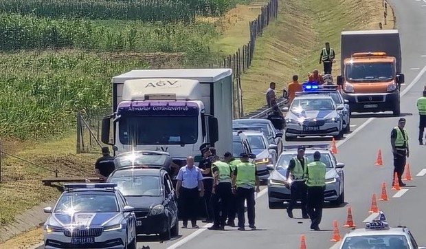 Saobraćajna nesreća na autoputu: Poginuo policajac