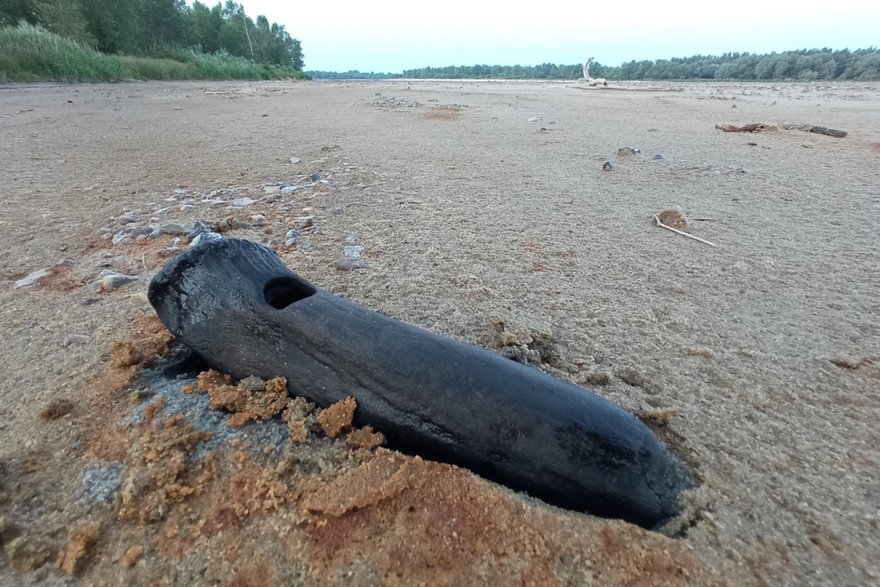 Odnaleziony na plaży topór