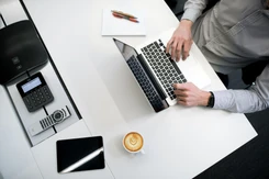 Ta forma może wkrótce zastąpić umowę o pracę. Ale może być problem z emeryturą