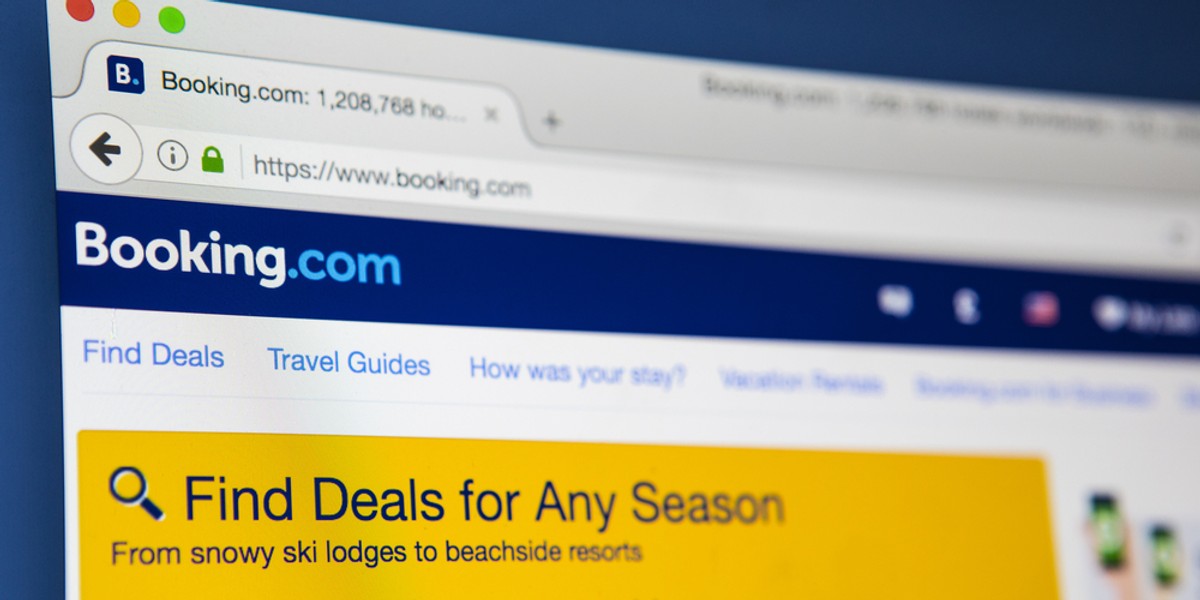 Booking.com to jedna z największych wyszukiwarek hoteli. Należy do The Priceline Group, która jest też właścicielem serwisów takich jak Kayak i Momondo