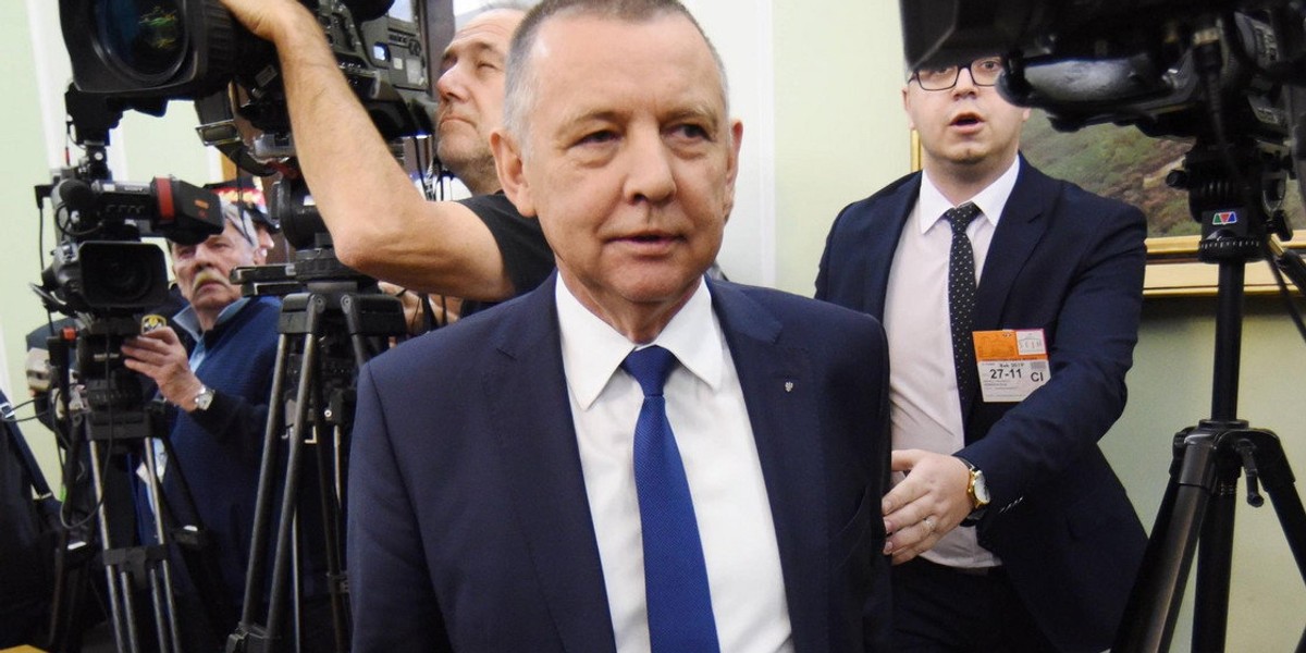Były prezes NIK Marian Banaś usłyszał zarzuty.