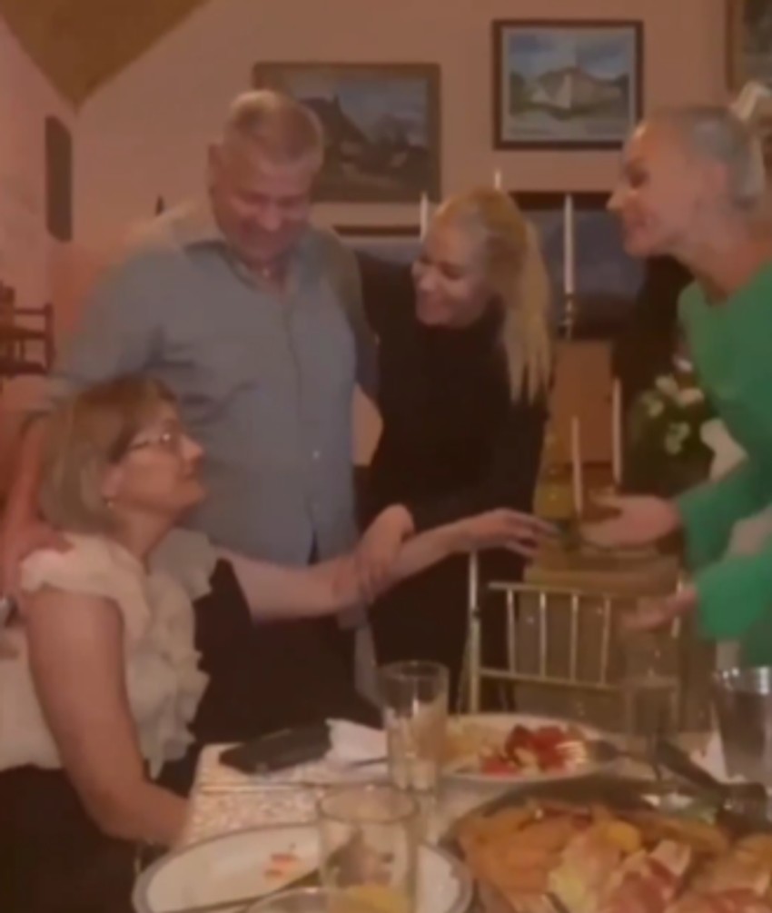 Nataša i Kristina Bekvalac sa roditeljima