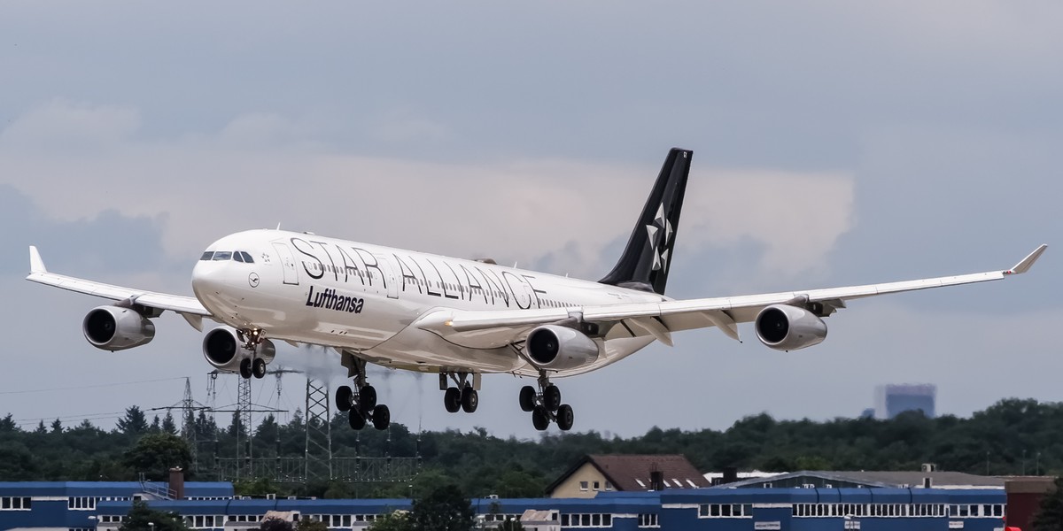 Do sojuszu Star Alliance należą m.in. Lufthansa oraz Polskie Linie Lotnicze LOT