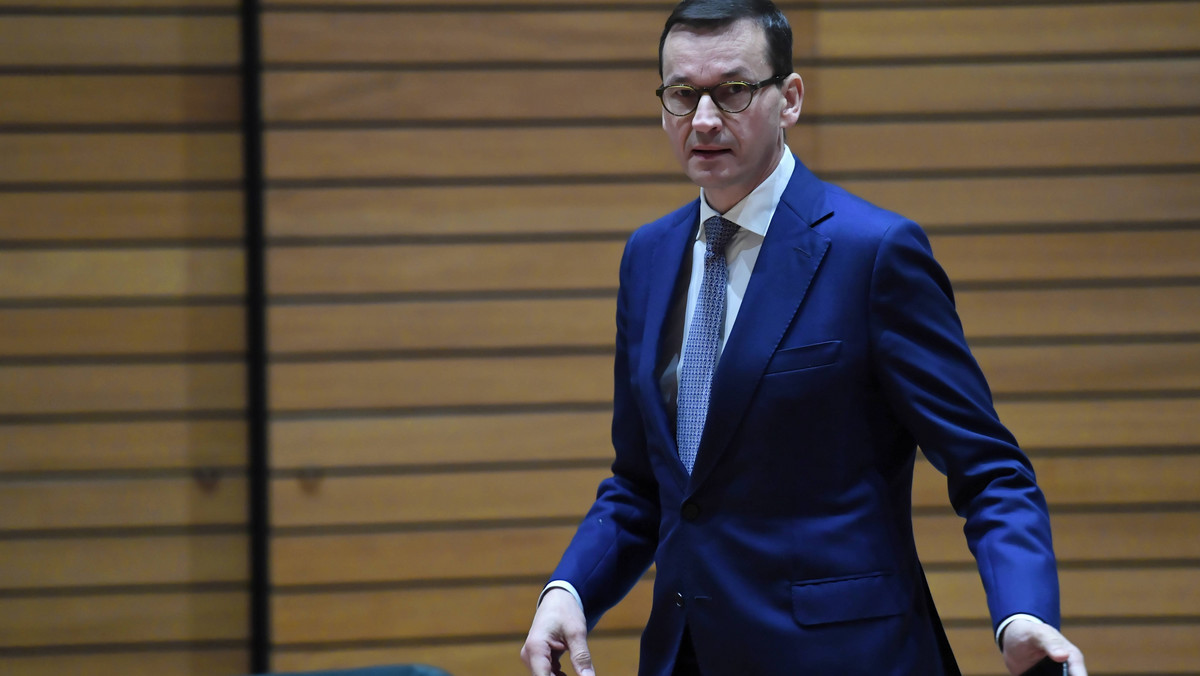 Mateusz Morawiecki przejmując rok temu stery rządu po Beacie Szydło miał poprowadzić kraj do wielkiego modernizacyjnego skoku, z którego pozostały głównie płomienne przemówienia pełne samochwalstwa, gry liczbami i obietnic bez pokrycia.