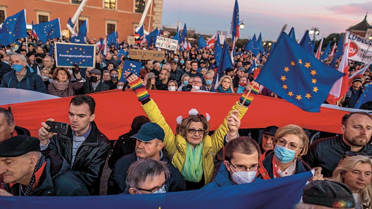 „My ZostajeMY w UE! Jesteśmy z Europą – demonstracja zwołana przez Donalda Tuska na placu Zamkowym w Warszawie, 10 października 2021 r