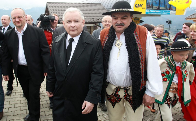 Prezes PiS Jarosław Kaczyński z Janem Piczurą na Polanie Szymoszkowej