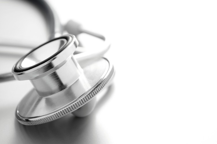 System składkowy ma zostać zastąpiony przez finansowanie budżetowe. Nie oznacza to likwidacji składki, ale dodanie pieniędzy z kasy państwa, by wydatki wzrosły z 4,6 proc. PKB do 6 proc. PKB, czyli o 25 mld zł. Ma to pozwolić zwiększyć liczbę świadczeń. Bezpłatną opieką medyczną będą objęci wszyscy Polacy. Dziś trzeba mieć tzw. tytuł, czyli opłaconą składkę zdrowotną.