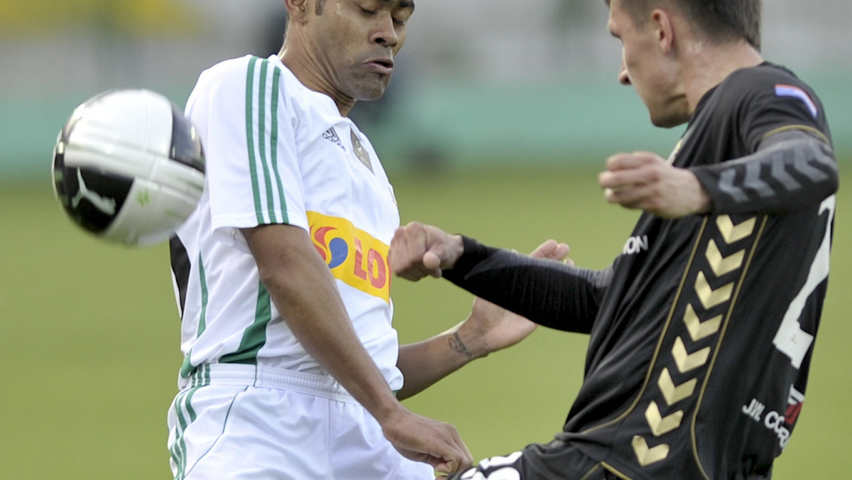 Lechia Gdańsk zremisowała bezbramkowo na własnym stadionie z Polonią Warszawa w meczu 27. kolejki Ekstraklasy. Gdańszczanie mieli sporą przewagę w drugiej połowie, ale nie potrafili wykorzystać stworzonych okazji. Obydwie drużyny nadal zachowały jednak szanse na udział w europejskich pucharach.