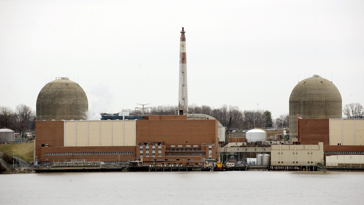 Reaktor jądrowy w elektrowni atomowej Indian Point pod Nowym Jorkiem w sobotę został czasowo wyłączony na skutek pożaru jednego z transformatorów. Władze zapewniają, że ogień ugaszono i nie ma zagrożenia dla mieszkańców.