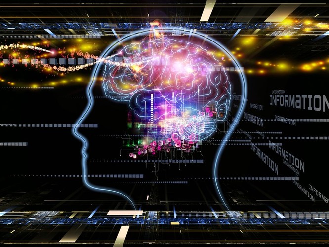 Pomimo, że pytanie o skuteczność nowych technologii w procesie edukacji pozostaje wciąż otwarte, to trudno wyobrazić sobie dziś szkołę bez nowych technologii. Ich powszechne wykorzystanie w szkole zapowiadał Nicolas Negroponte. Informatyk z MIT w 1984 roku dodawał przy tym, że rewolucja edukacyjna będzie efektem nie tylko zastosowania nowych technologii, ale też zmiany samego procesu edukacyjnego. Jak twierdził, od wielu dekad kluczowym czynnikiem przyswajania wiedzy była nauka czytania i pisania. W związku z tym, że wiele dzieci postrzega ją jako nudną, wpływa to też negatywnie na cały proces edukacyjny. Tymczasem nowoczesne technologie stwarzają możliwości edukacyjne nawet dla osób, które nie potrafią czytać i pisać, a przy tym są znacznie bardziej angażujące – przewidywał Negroponte.