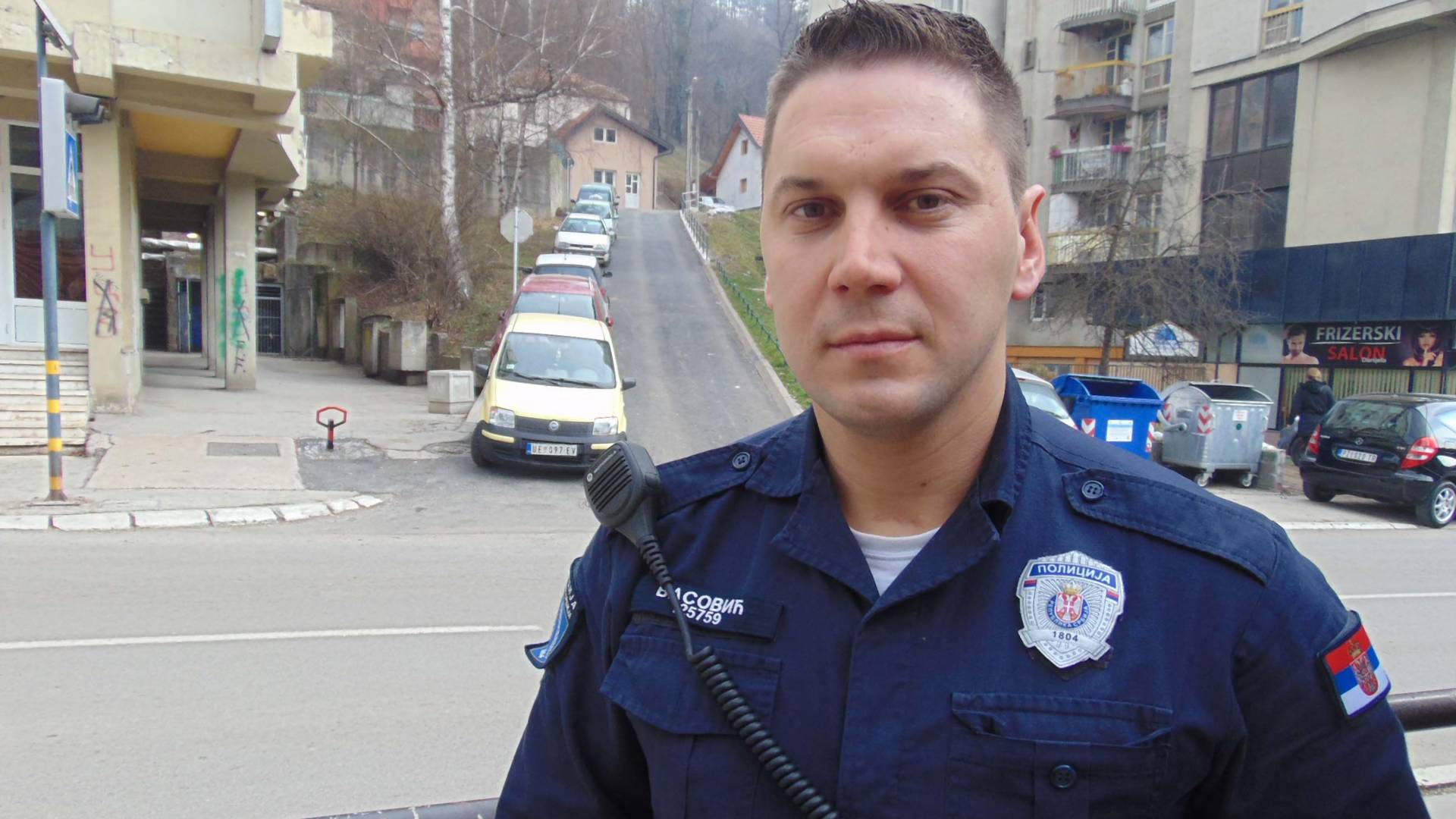 Policajac junak iz Užica se spustio sa 15. sprata bez ikakve zaštite da bi spasio baku