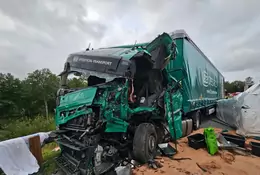 Z naczepy polskiej ciężarówki spadła 19-tonowa maszyna. Dramatyczna akcja w Niemczech