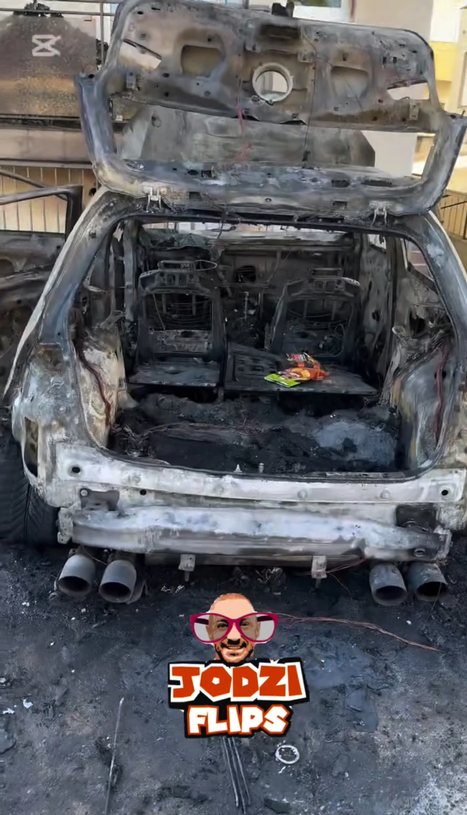 Jodžiru zapaljen automobil