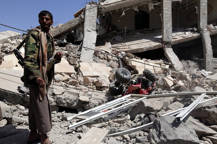 JEMEN. Naloty na zbuntowane miasto Sana