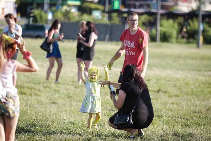 Kolor Fest. Przy dźwiękach Ekipy młodzi ludzie bawili się na święcie kolorów [ZDJĘCIA]