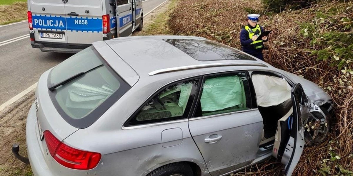 Motarzyno. Zderzenie busa z osobówką. Cztery osoby trafiły do szpitala.