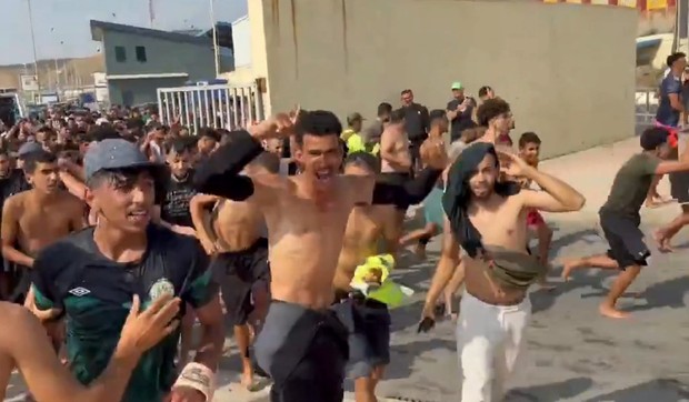 Migranti iz Maroka u španskoj enklavi Seuta