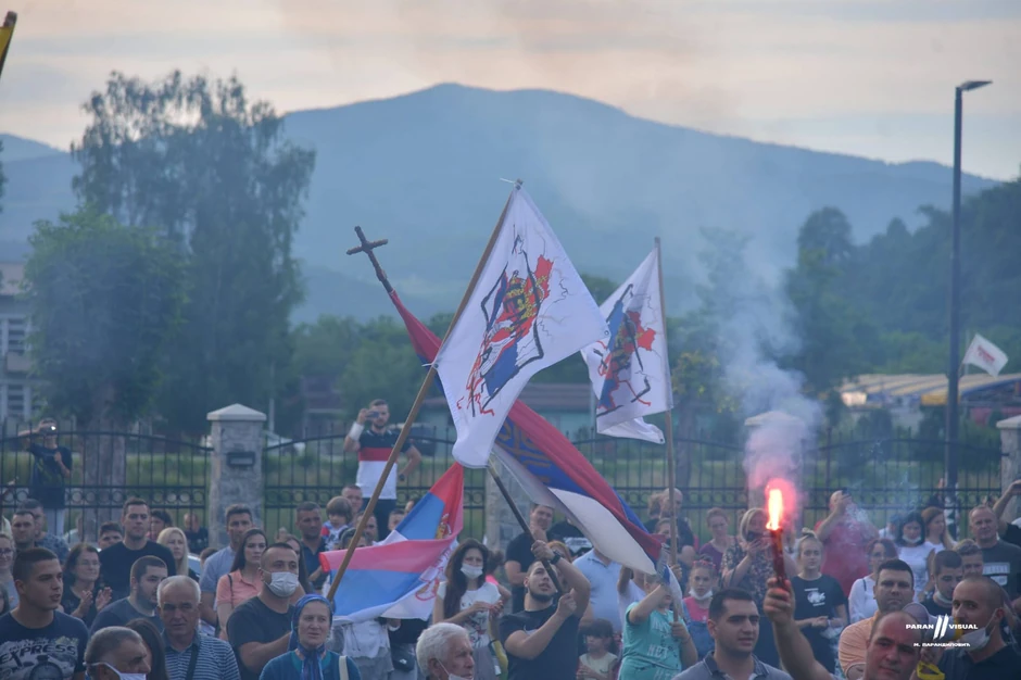 Oko hiljadu građana učestovalo u litiji koja je krenula iz crkve Svetog Vasilija Ostroškog u Prijepolju