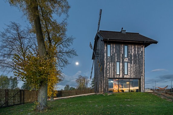 Dom w starym wiatraku na Lubelszczyźnie. Architekci zmienili ruinę w cudo!