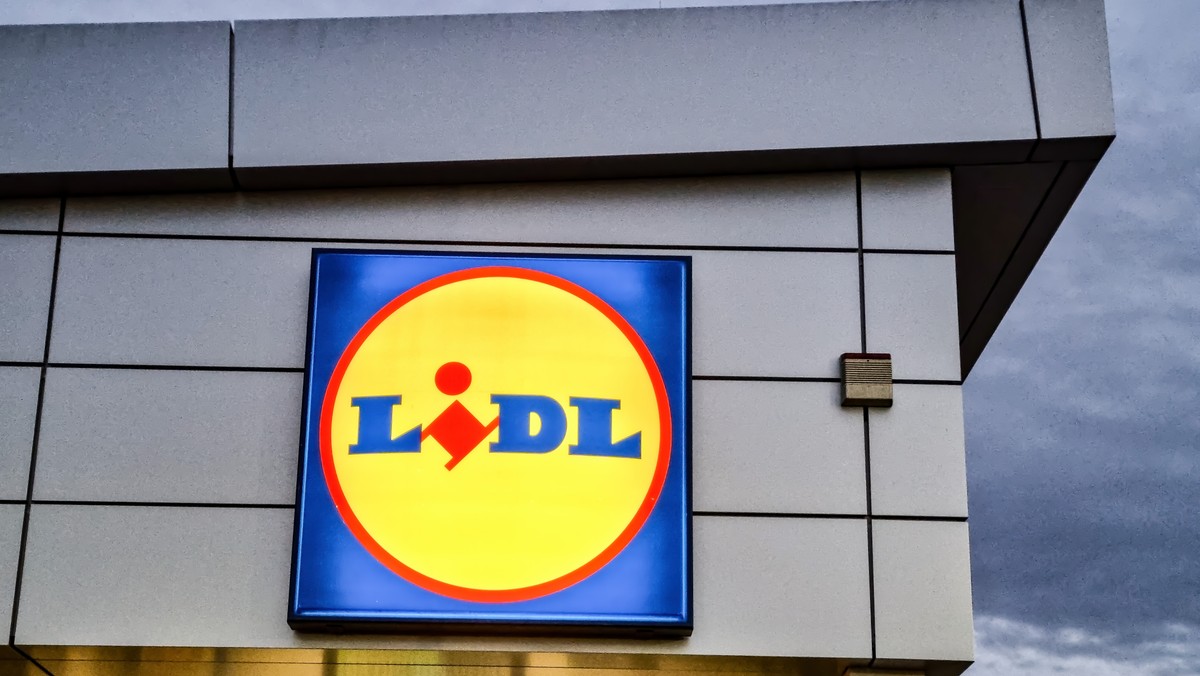 Lidl sprzedaje jeansy w supercenach. Pięknie modelują sylwetkę i są tanie