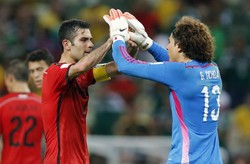 Meksyk ma nowego bohatera. Ochoa zatrzymał "Canarinhos". WIDEO