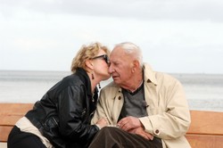 Byli razem 35 lat. Znajomi chcieli wybić z głowy aktorce małżeństwo z gwiazdorem