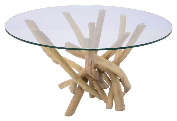 <b>Drewniany design</b>
<br><br>
Ciekawostką w projektowaniu mebli są na pewno próby łączenia pozornie nieobrobionego drewna z gładkimi, lakierowanymi blatami w stoliku kawowym czy stole do jadalni lub też z minimalistycznym kloszem lampy podłogowej. Spore wrażenie robi również drewno w konfiguracji z lustrzaną powierzchnią. Możliwości połączeń faktur, kolorów i stylów są niemal nieograniczone. Wszystko zależy od pomysłu, kreatywności i pewnej odwagi przy aranżacji przestrzeni.