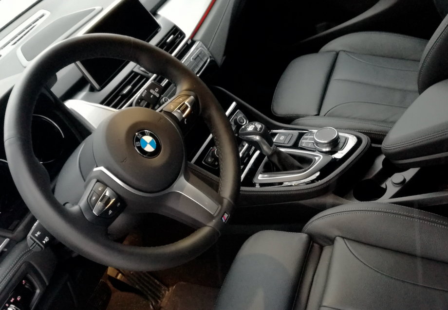 Wnętrze BMW 225xe Active Tourer to rozwiązania dobrze znane z innych modeli BMW