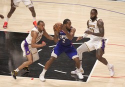 Pandemia koronawirusa zmniejszyła przychody ligi NBA o 10 procent