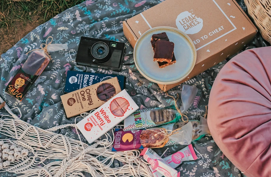 Rodzinna firma Legal Cakes, stworzona przez Jakuba Mioduszewskiego, rośnie na sprzedaży batonów z krótkim terminem przydatności oraz czekolad.