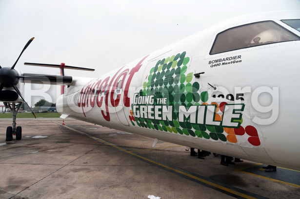 Bombardier Q400 w linii SpiceJet Ltd. napędzany biopaliwem