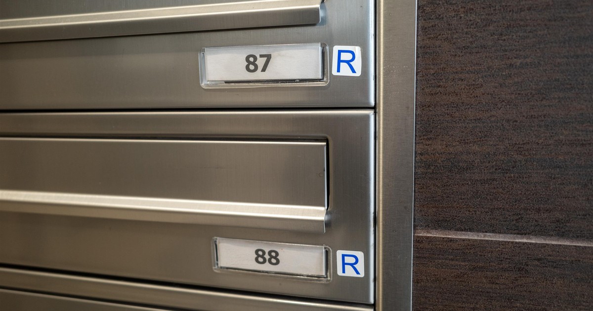 Co oznacza literka "R" na skrzynce pocztowej? Poznaj znaczenie tego symbolu