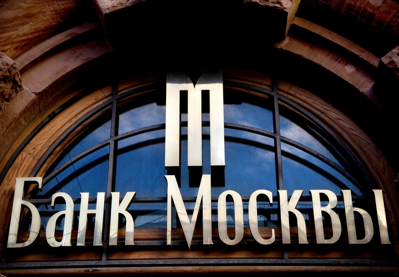 Bank Moskwy - logo na jednym z oddziałów banku w Moskwie, stolicy Rosji.