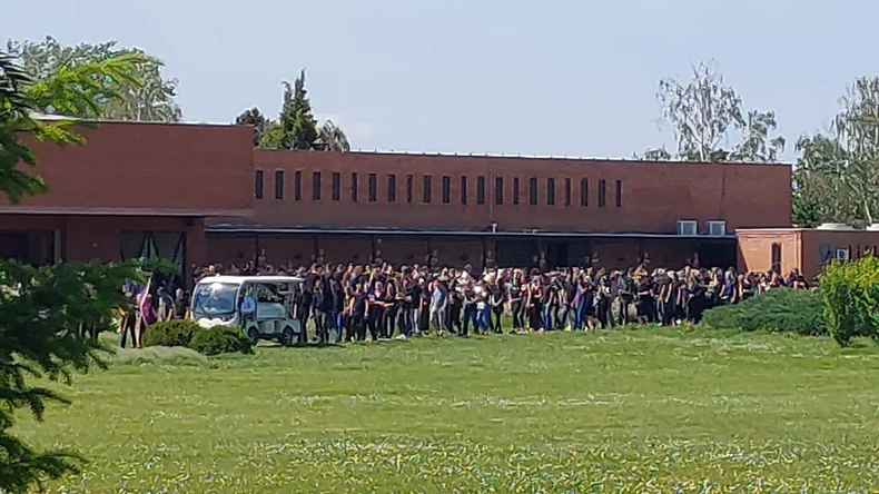 Povorka i kovčeg sa telom poginule devojke