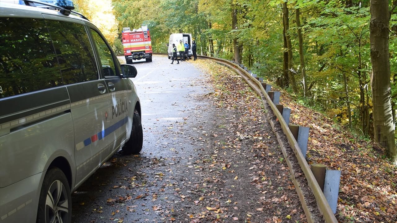 Na ceste III/2112 pri Zliechove, smerom na Čičmany, došlo k nehode motocykla značky BMW