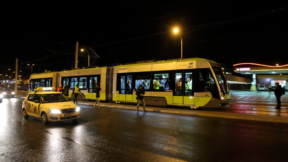 W Olsztynie rozpoczęły się jazdy próbne tramwaju, nowego w mieście środka transportu zbiorowego. Pokazały one, że wybudowana infrastruktura wymaga poprawek. Urzędnicy zapewniają, że usterki są niewielkie a pierwsi pasażerowie pojadą tramwajem w połowie grudnia.