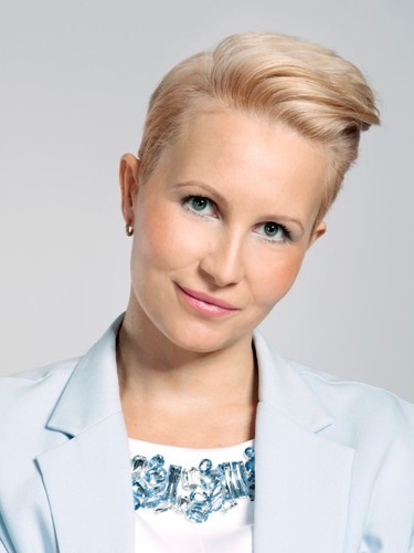 Kobieta o typie urody LATO w makijażu codziennym