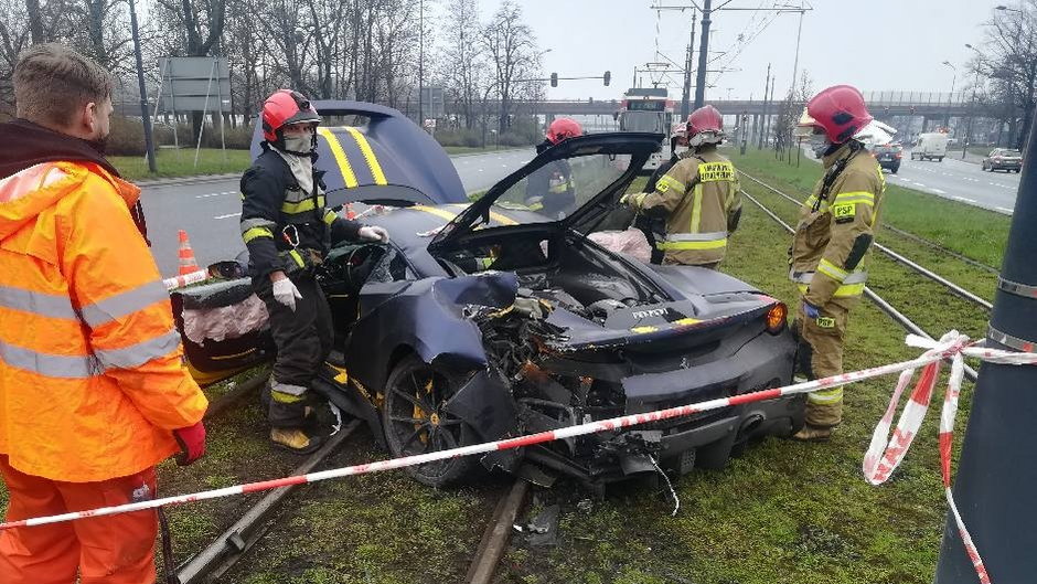 Wypadek Ferrari na al. Mickiewicza w Łodzi
