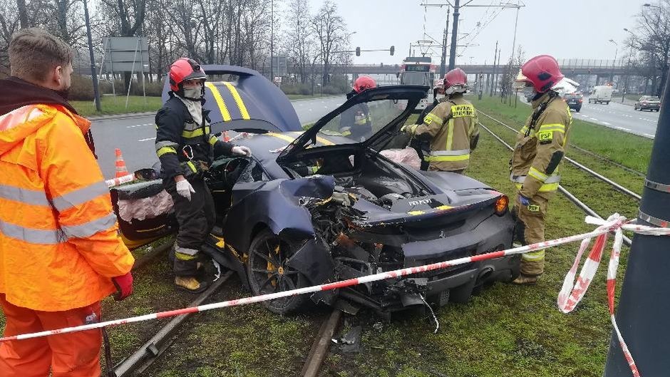 Wypadek Ferrari na al. Mickiewicza w Łodzi