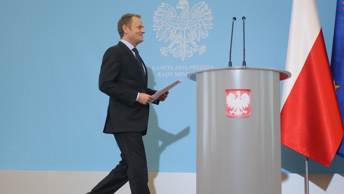 Premier Donald Tusk powiedział, że jest poruszony informacją o zakłóceniu wykładu profesor Magdaleny Środy przez grupę ludzi, którzy wtargnęli we wtorek do auli na UW. - Uważam, że stała się rzecz straszna, choć nikt nikogo nie pobił - podkreślił premier.