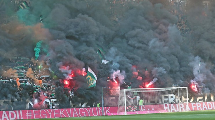 Az egyik megkéselt szurkoló majdnem elvérzett a stadionban /Fotó: Isza Ferenc