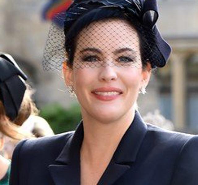 Liv Tyler olyan ruhában érkezett a királyi esküvőre, mint egy temetésre -  Glamour