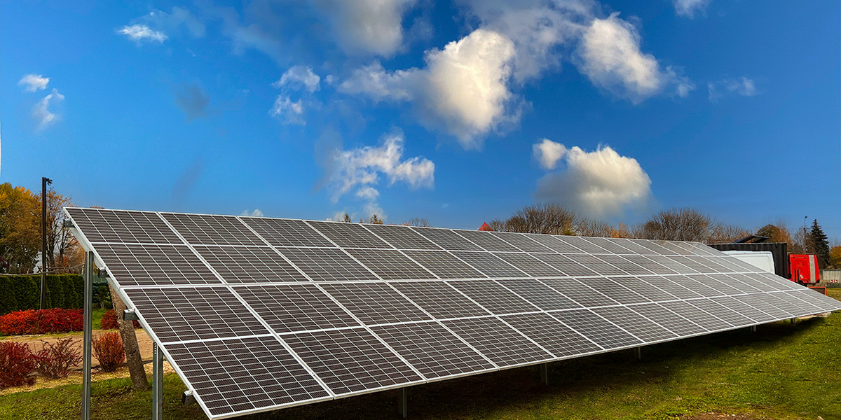 Z danych Agencji Rynku Energii wynika, że w ubiegłym roku fotowoltaika stanowiła 53,8 proc. mocy zainstalowanej w OZE. Energia słoneczna odpowiadała za 20 proc. całkowitego potencjału wytwórczego Polski.