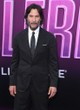 Tragikus oka van annak, hogy Keanu Reeves végül nem nevelt gyermekeket. Korábbi párja, Jennifer Syme halva hozta világra közös gyermeküket. Később a színésznő egy tragikus autóbalesetben életét is vesztette, ez a két megrázó esemény pedig valószínűleg rányomta a bélyegét Keanu Reeves egész életére. 